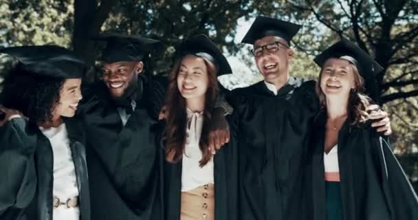 Graduación Retrato Grupo Estudiantes Universitarios Con Éxito Estudio Logros Apoyo — Vídeos de Stock