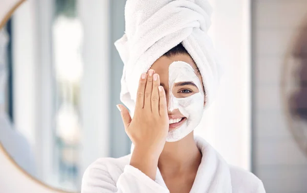 Wanita Masker Wajah Atau Tangan Dalam Perawatan Spa Skincare Perawatan — Stok Foto