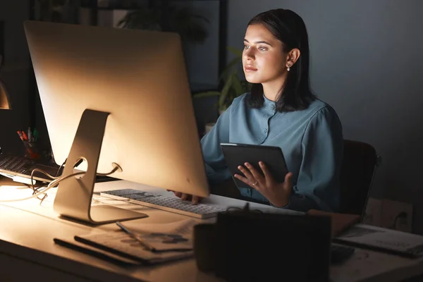 Night Office Computer Business Woman Tablet Για Digital Marketing Seo — Φωτογραφία Αρχείου