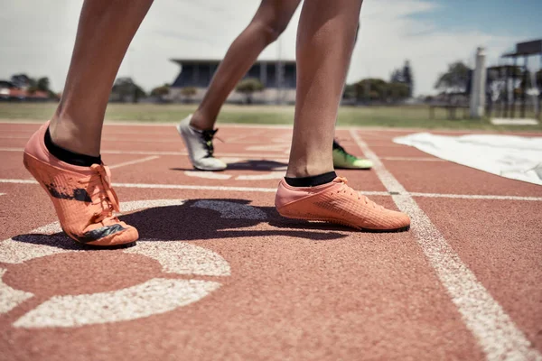 Maraton Sprint Yarışları Için Stadyumda Koşmaya Antrenman Yapmaya Hazır Insanlarla — Stok fotoğraf