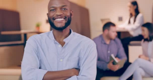 Hombre Negro Sonrisa Retrato Reunión Negocios Para Colaboración Empresa Gestión — Vídeos de Stock