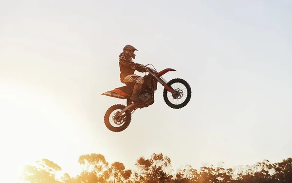 Projíždí Vzduchem Výstřel Motokrosového Jezdce Vzduchu Během Závodu — Stock fotografie