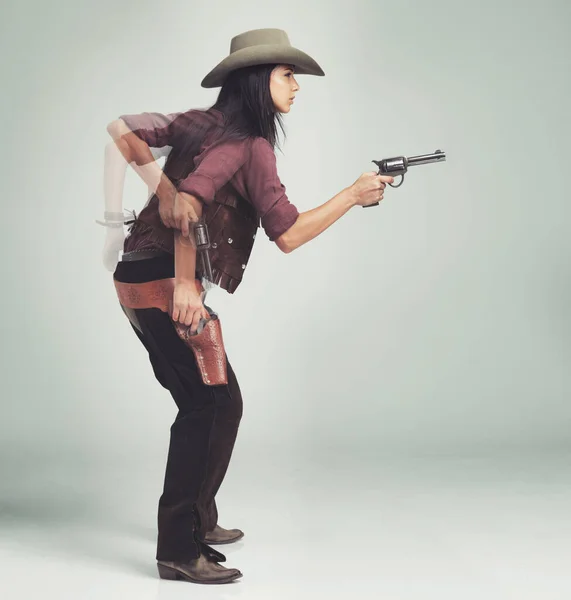 Sheriff Diese Teile Ganzkörperaufnahme Einer Attraktiven Jungen Frau Cowboy Kostüm — Stockfoto