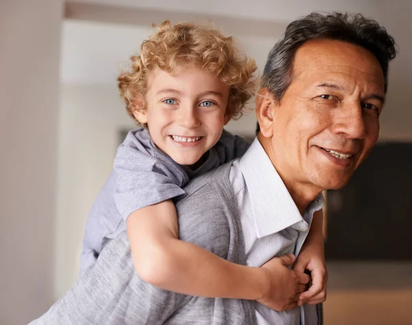 Los Abuelos Son Los Mejores Retrato Abuelo Nieto —  Fotos de Stock