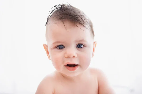Чистый Человечек Портрет Милого Мальчика Сидящего Ванной — стоковое фото