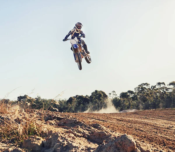 Hitting Jump Full Throttle Motocross Rider Coming Jump Race — Stock Photo, Image
