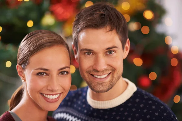Noch Einmal Weihnachten Zusammen Verbringen Porträt Eines Liebevollen Jungen Paares — Stockfoto