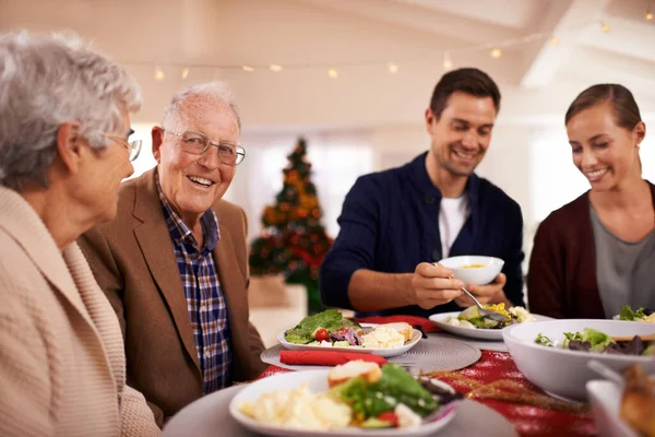Spreading Christmas Cheer Food Family Happy Family Eating Christmas Lunch — Stock Photo, Image