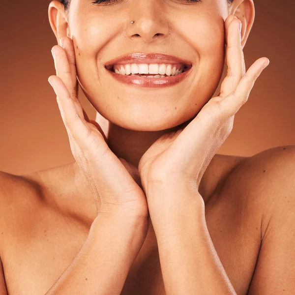 Beauty Skincare Smile Model Woman Studio Brown Background Natural Treatment — Stock Photo, Image