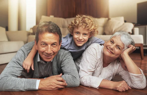 Rondhangen Bij Opa Oma Een Ouder Echtpaar Dat Tijd Doorbrengt — Stockfoto