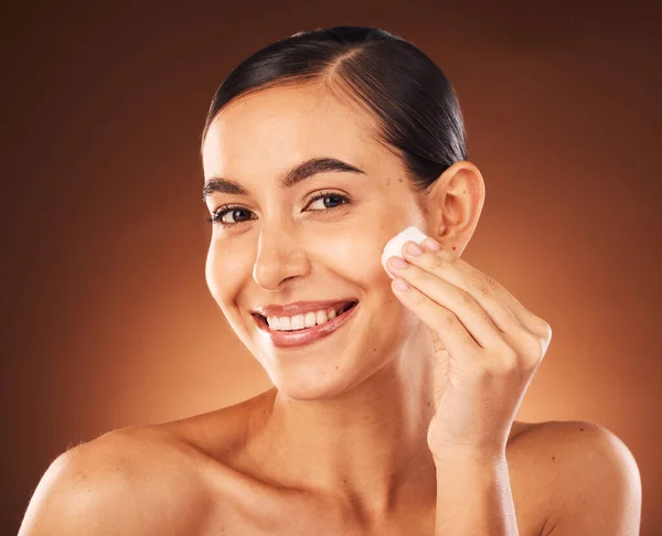 Beauty Portrait Skincare Cotton Pad Woman Cleaning Face Healthy Skin — Stock Photo, Image