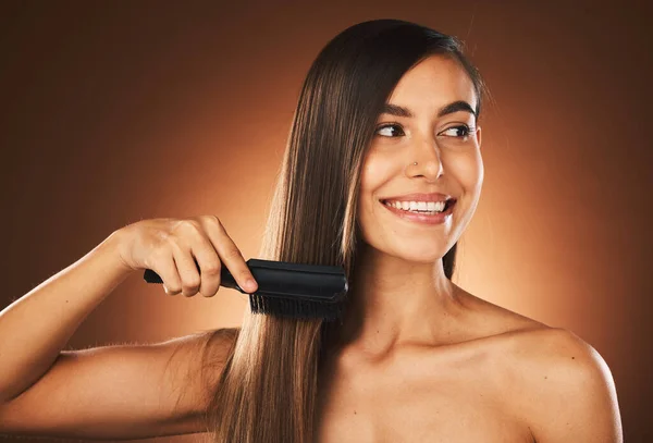Догляд Волоссям Щасливе Жіноче Чищення Волосся Усмішка Краси Розкішний Салон — стокове фото