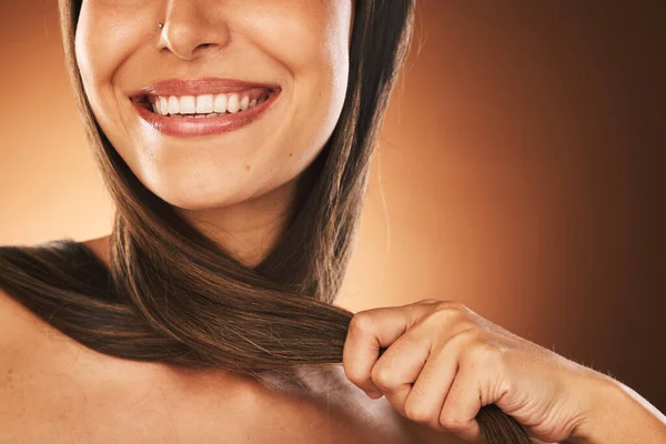 Cuidado Del Cabello Sonrisa Mujer Con Cosméticos Belleza Brillo Feliz — Foto de Stock