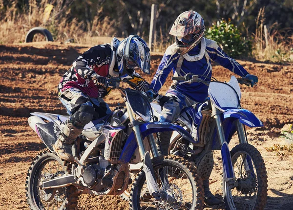 Dags Att Riva Upp Banan Motocross Ryttare Kontrollerar Hans Motståndare — Stockfoto
