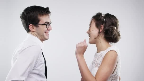 Matrimonio Amore Coppia Che Ballano Studio Sfondo Bianco Cerimonia Matrimonio — Video Stock