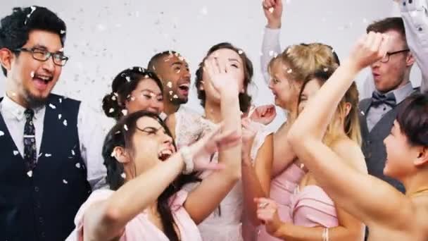 Lidé Rozmanitost Tanec Svatební Hostině Svatební Úspěch Nebo Událost Padajícími — Stock video