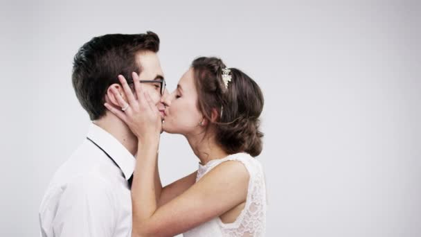 Confetti Love Wedding Kiss Couple Happiness Care Celebration Commitment Celebrate — Stock Video