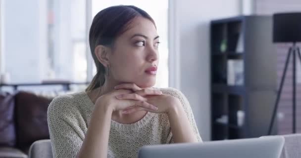 远见和经商的女人 有笔记本电脑 电子邮件和在家里的远程工作 Seo Goals Girl Idea While Working Computer — 图库视频影像