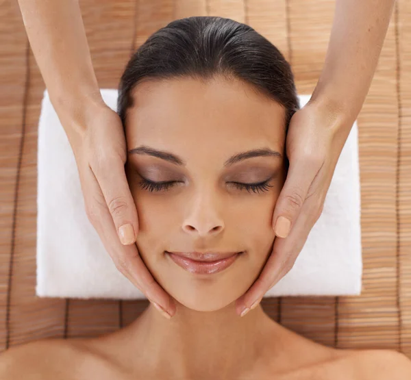 Whole Body Care Young Woman Enjoying Head Face Massage Spa — Stock Photo, Image