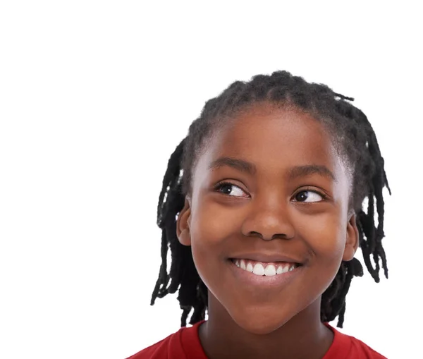 Geleceğini Düşünen Genç Bir Afrikalı Çocuk Gülümserken Başka Tarafa Bakıyor — Stok fotoğraf