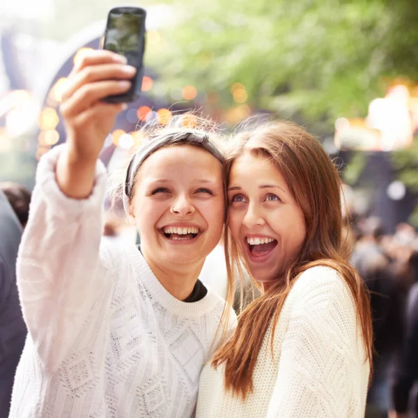 Selfies Celebration Two Female Friends Taking Selfie Outdoor Festival — Stock Photo, Image