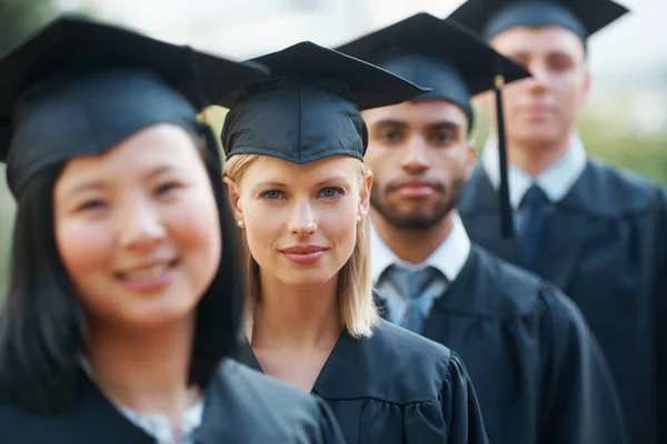 Listo Para Mundo Real Jóvenes Graduados Universitarios Sosteniendo Sus Diplomas —  Fotos de Stock