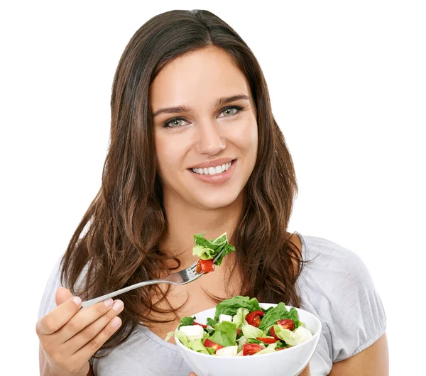 건강에 간식을 즐기는 하얗게 샐러드를 즐기는 아름다운 — 스톡 사진