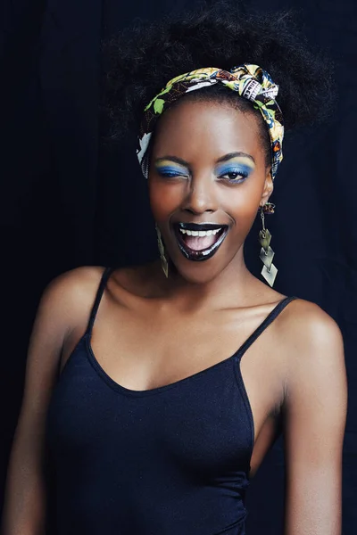 Είναι Μια Πραγματική Αφρικάνικη Ομορφιά Μια Όμορφη Αφρικανή Που Ποζάρει — Φωτογραφία Αρχείου