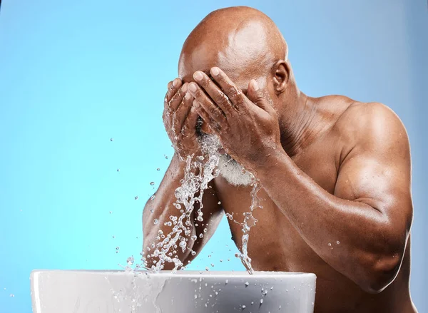 Water Splash Face Black Man Studio Beauty Skincare Cosmetics Glow — Stock Photo, Image