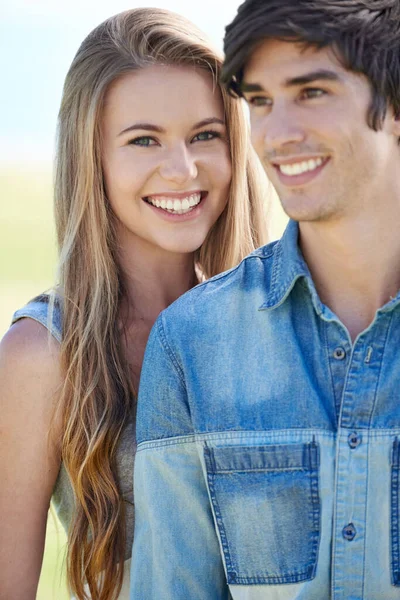 Ahhhhh Young Love Young Couple Enjoying Beautiful Day Outdoors Together — Stock Photo, Image