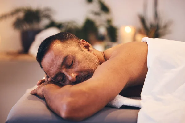 Schwarzer Mann Spa Und Wellness Zum Entspannen Heilende Massage Und — Stockfoto