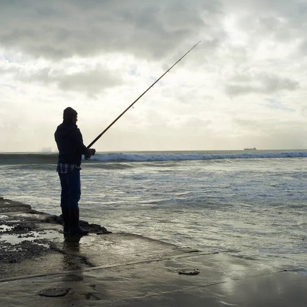 Prend Son Temps Pour Grosse Prise Pêcheur Solitaire Pêchant Large — Photo
