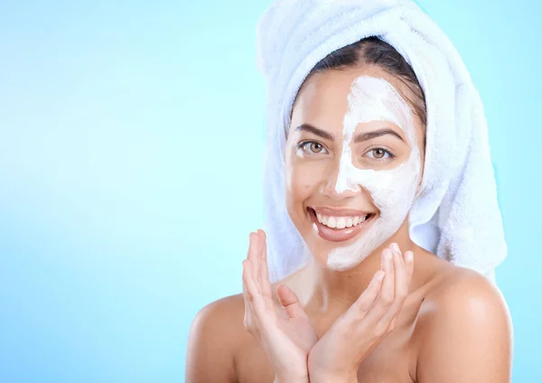 Mockup Skincare Kecantikan Dan Model Dengan Masker Wajah Mengupas Detoks — Stok Foto