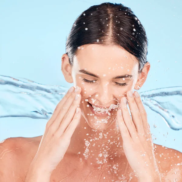 Woman Face Skincare Splash Studio Beauty Wellness Self Care Blue — Stock Photo, Image
