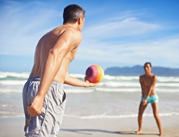 Zand Zon Volleybal Een Beachvolleybalwedstrijd Een Zonnige Dag — Stockfoto