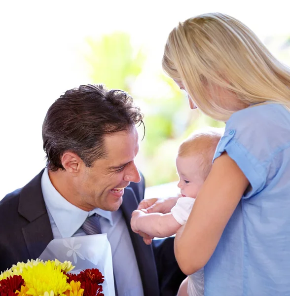 Isnt Dad Sweetest Young Businessman Bringing Flowers Home His Beautiful — Stock Photo, Image