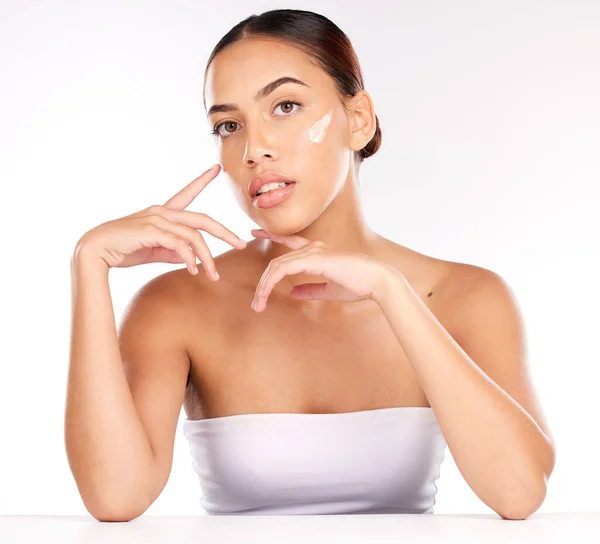 Skincare Bellezza Ritratto Donna Con Crema Studio Benessere Dermatologia Spa — Foto Stock
