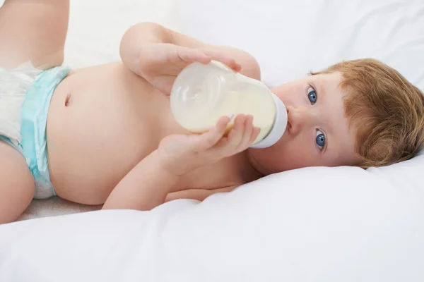 Relaxing Formula Sweet Little Baby Lying Drinking Bottle — Stock Photo, Image