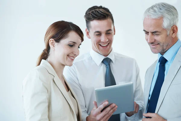 Technology Helps Check Business Feedback Any Time Anywhere Group Smiling — Stock Photo, Image