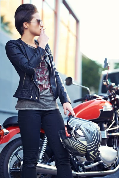 Shes Messed Young Female Biker Smoking Cigarette — Stock Photo, Image