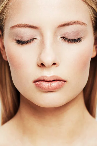 Serene Beauty Closeup Studio Shot Beautiful Young Woman Posing Grey — Stock Photo, Image