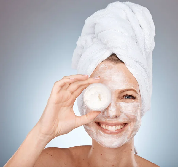 Retrato Facial Cuidados Com Pele Com Uma Mulher Modelo Estúdio — Fotografia de Stock
