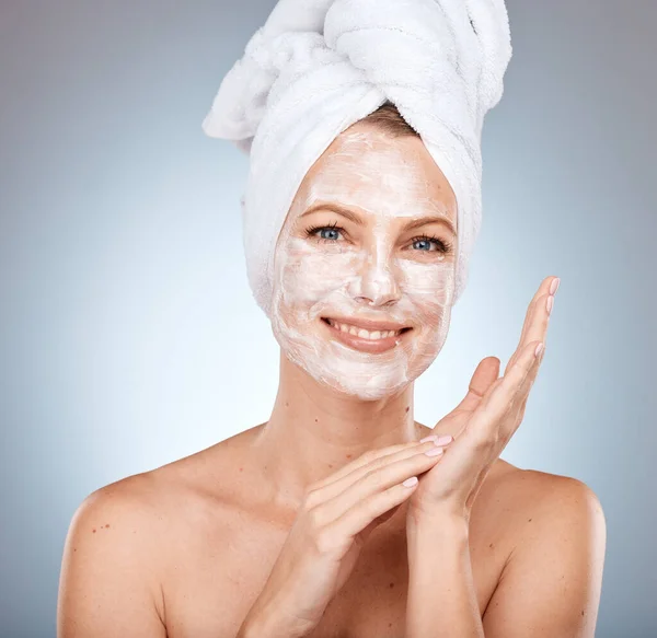 Skincare Maschera Viso Ritratto Donna Studio Bellezza Pulizia Dei Cosmetici — Foto Stock