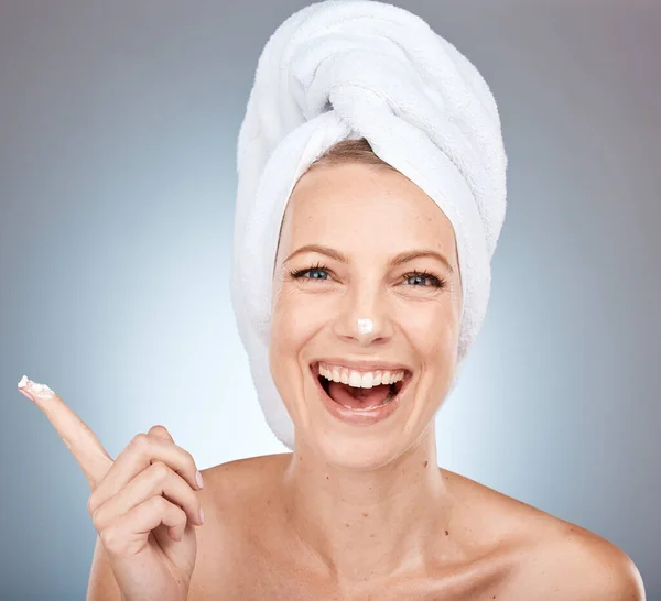 Beauty Skincare Product Portrait Woman Facial Cream Shower Luxury Spa — Stock Photo, Image