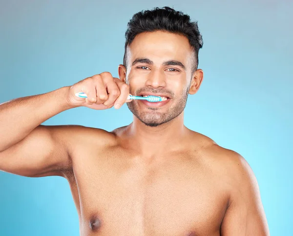 Hombre Cepillarse Los Dientes Estudio Para Salud Cuidado Dental Belleza — Foto de Stock