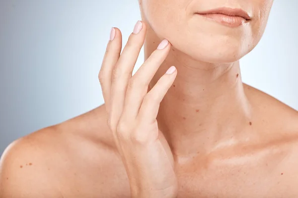 Schönheit Frau Und Maniküre Mit Hautpflege Wellness Für Luxuriöse Kosmetische — Stockfoto