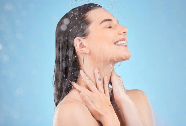 Woman Shower Smile Studio Water Washing Cleaning Skincare Cosmetic Health — Stock Photo, Image