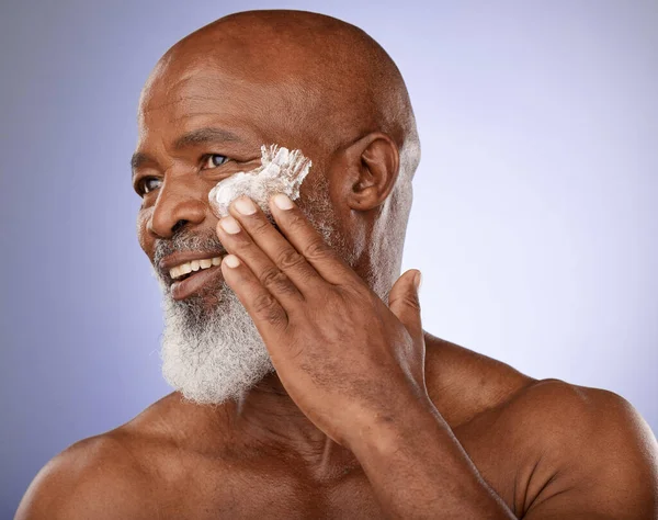 Πρόσωπο Κρέμα Και Ώριμος Άντρας Περιποίηση Δέρματος Αντηλιακό Και Αντιγηραντικό — Φωτογραφία Αρχείου