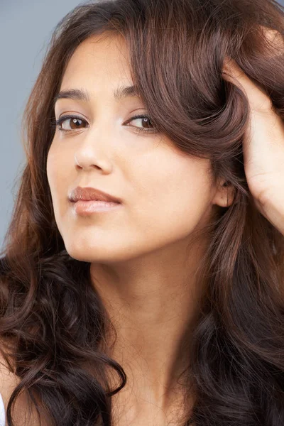 Hon Den Moderna Skönhetens Ansikte Porträtt Vacker Ung Etnisk Kvinna — Stockfoto