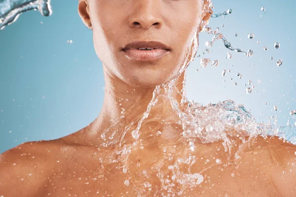 Water Cleaning Shower Model Black Woman Studio Blue Background Hydration — Stock Photo, Image